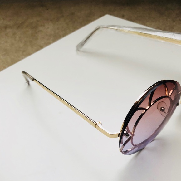 Sold Sold!!Stylish Metal Round Sunglasses. - Picture 3 of 4